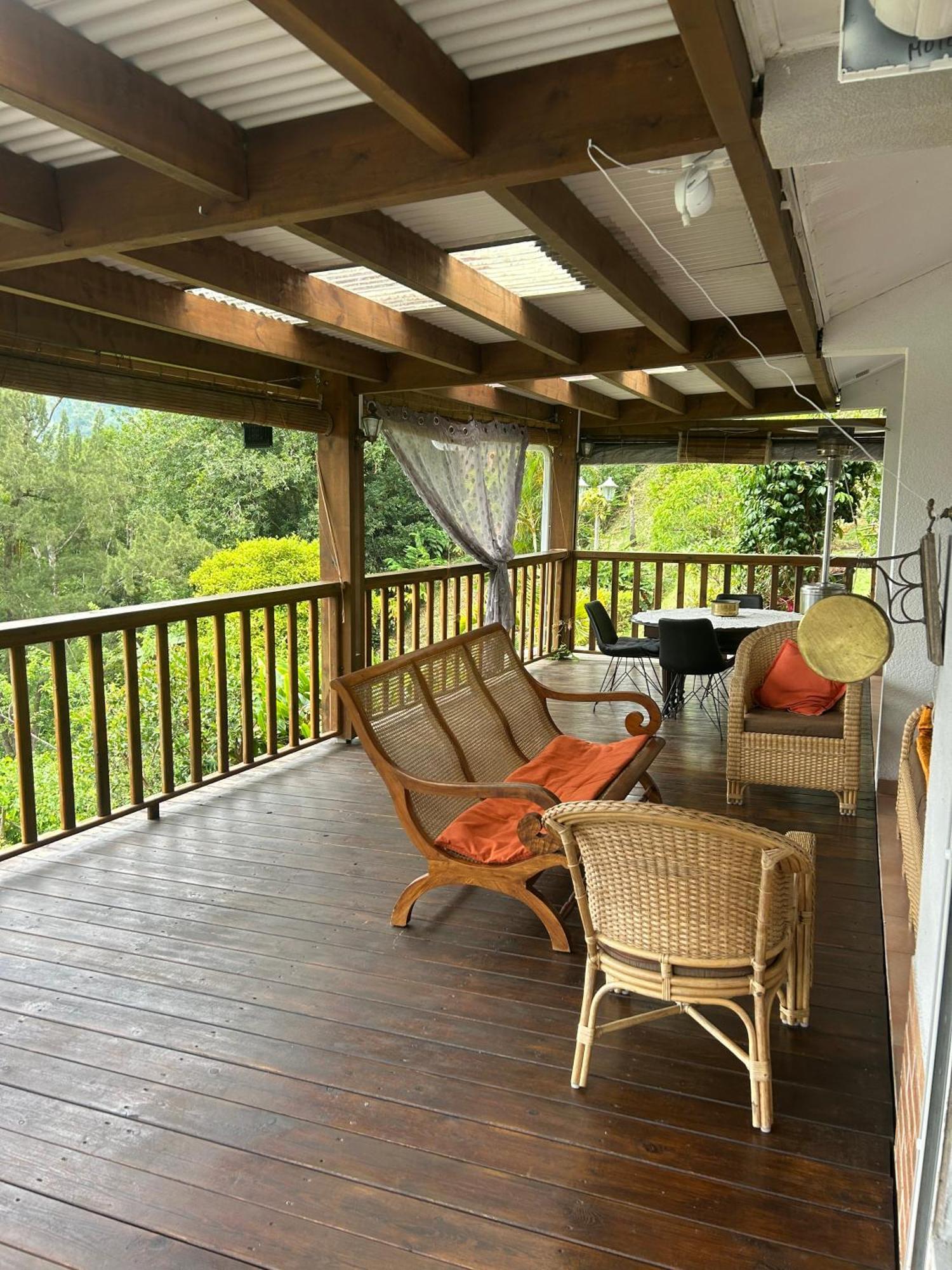 Le Val Rambaud Bed & Breakfast Saint-Denis Exterior photo